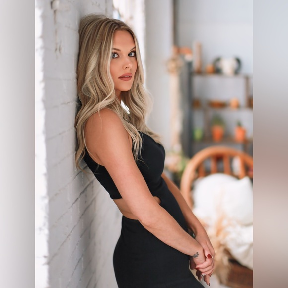 Meet your Posher, Lauren - Picture 2 of 11